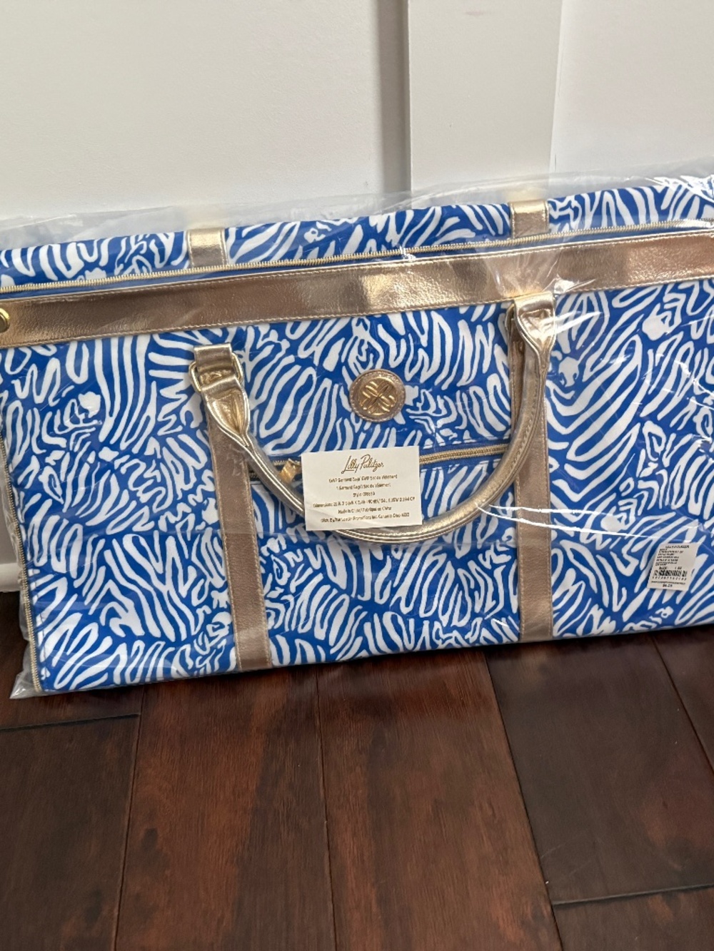 NIP Lilly Pulitzer Garment Bag in Martinique Blue Zee Bebe